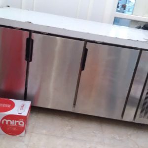 bàn đông Đức Minh inox 1m8